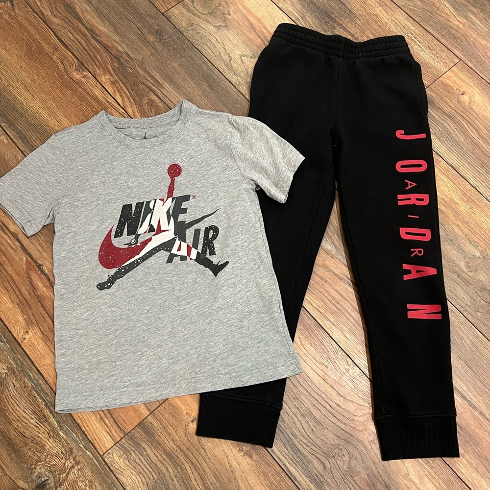 { nike air jordan } boys t shirt and sweats, size small